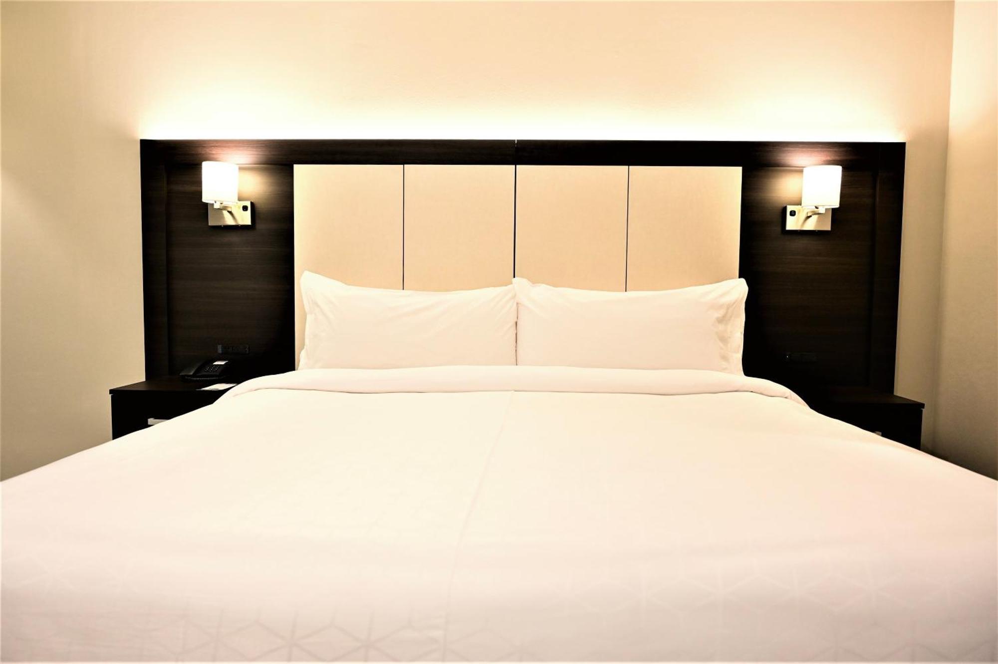 Holiday Inn Express Rosario By Ihg Exterior photo