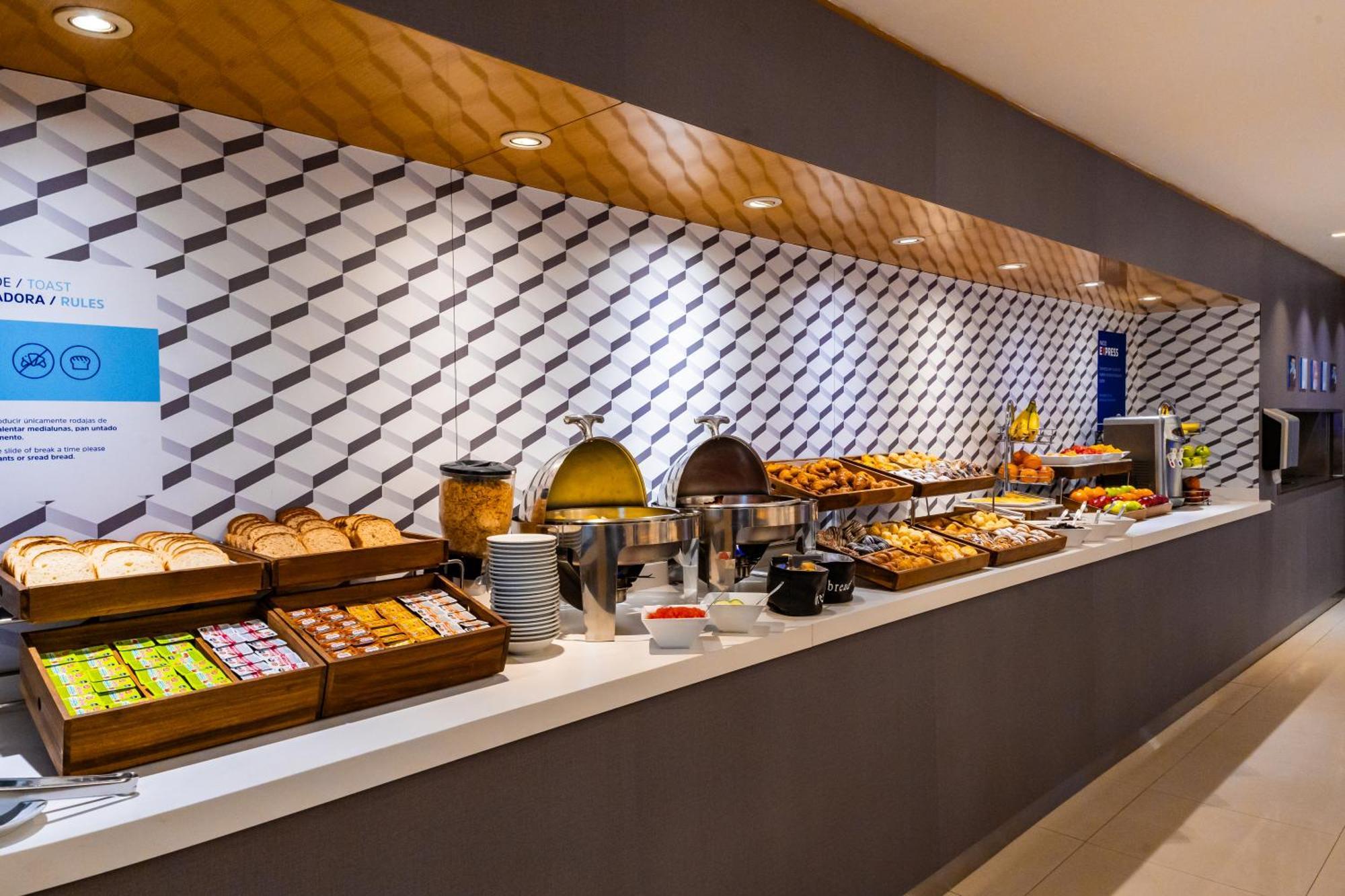 Holiday Inn Express Rosario By Ihg Exterior photo